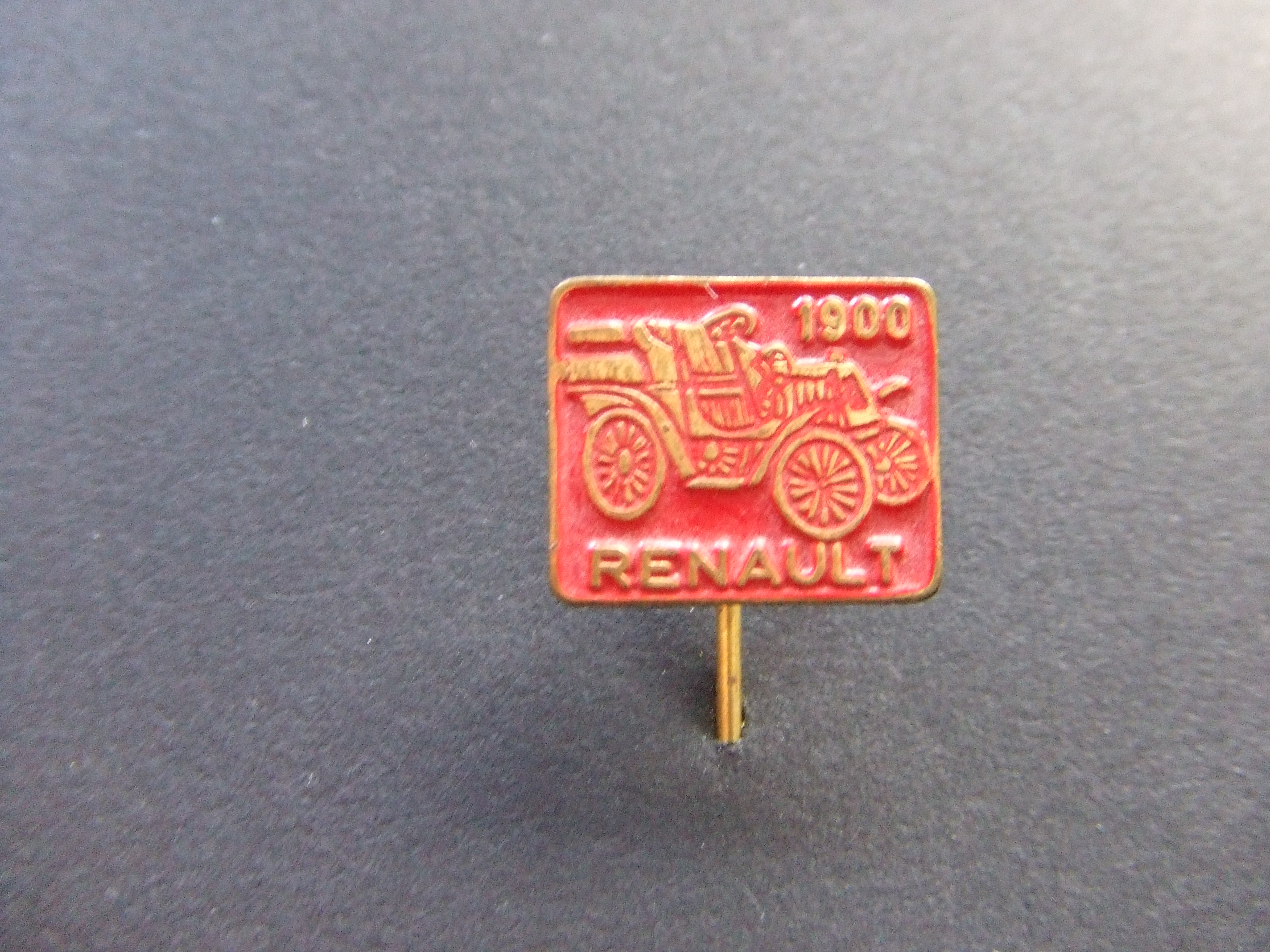 Renault 1900 rood oldtimer